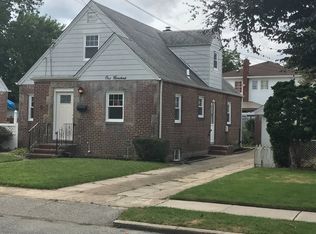 100 Lutz Dr, Valley Stream, NY 11580