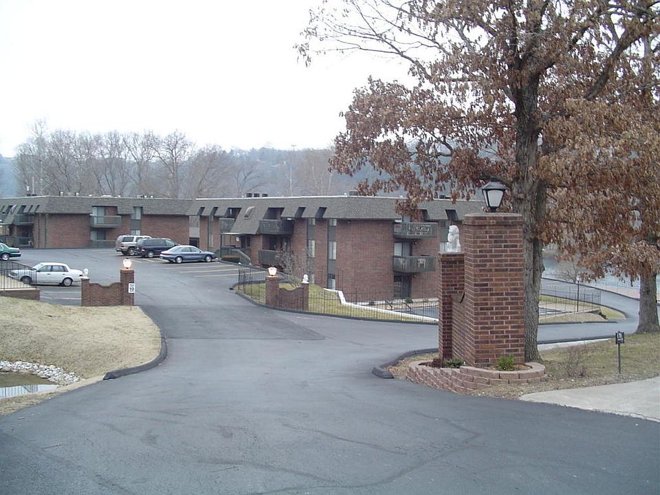 2nd image of 130 Wilshire Dr Unit 31
