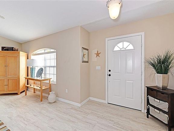 3rd image of 4967 Camelot St