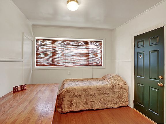 4th image of 3924 22nd St NE
