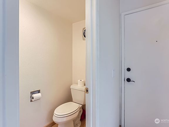 4th image of 18532 52nd Avenue W #E1