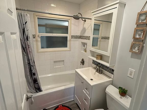 3rd image of 619 Maydee St
