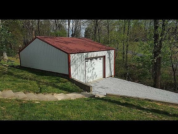 3rd image of 260 SE Cherokee Dr
