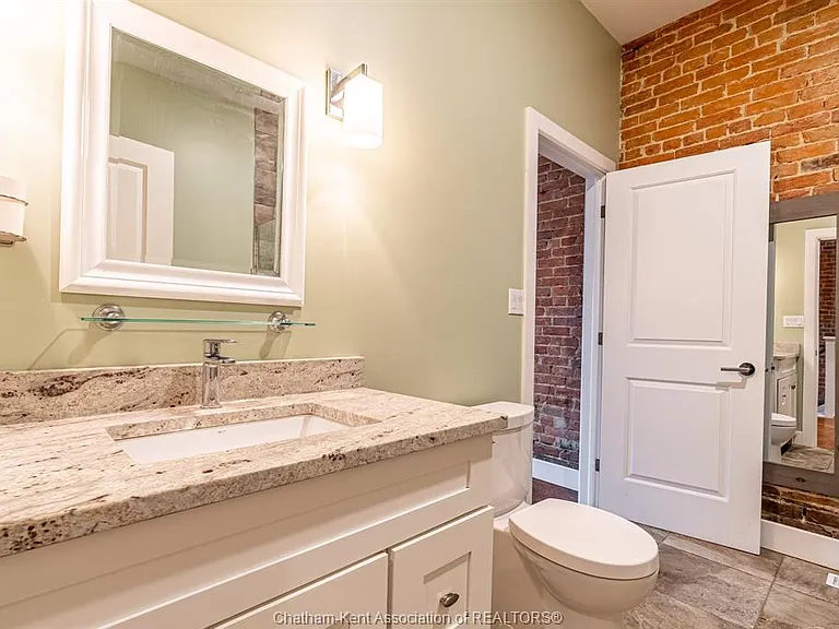 69 King St W #202 — Photo 19