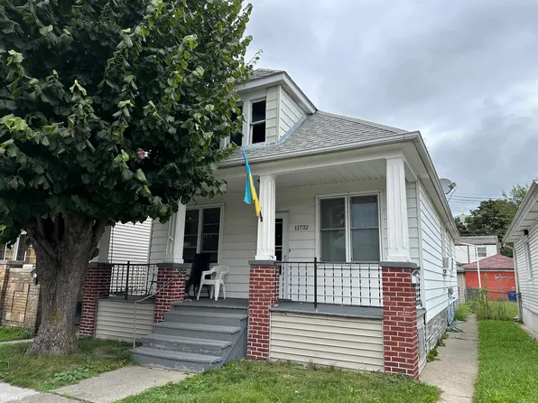 11732 Mitchell St, Hamtramck, MI 48212