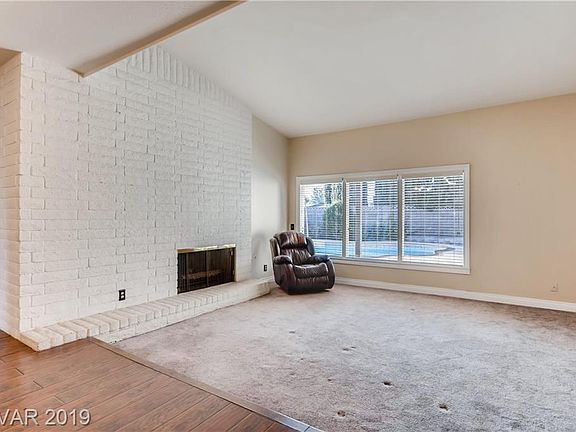 5th image of 2820 W Oakey Blvd