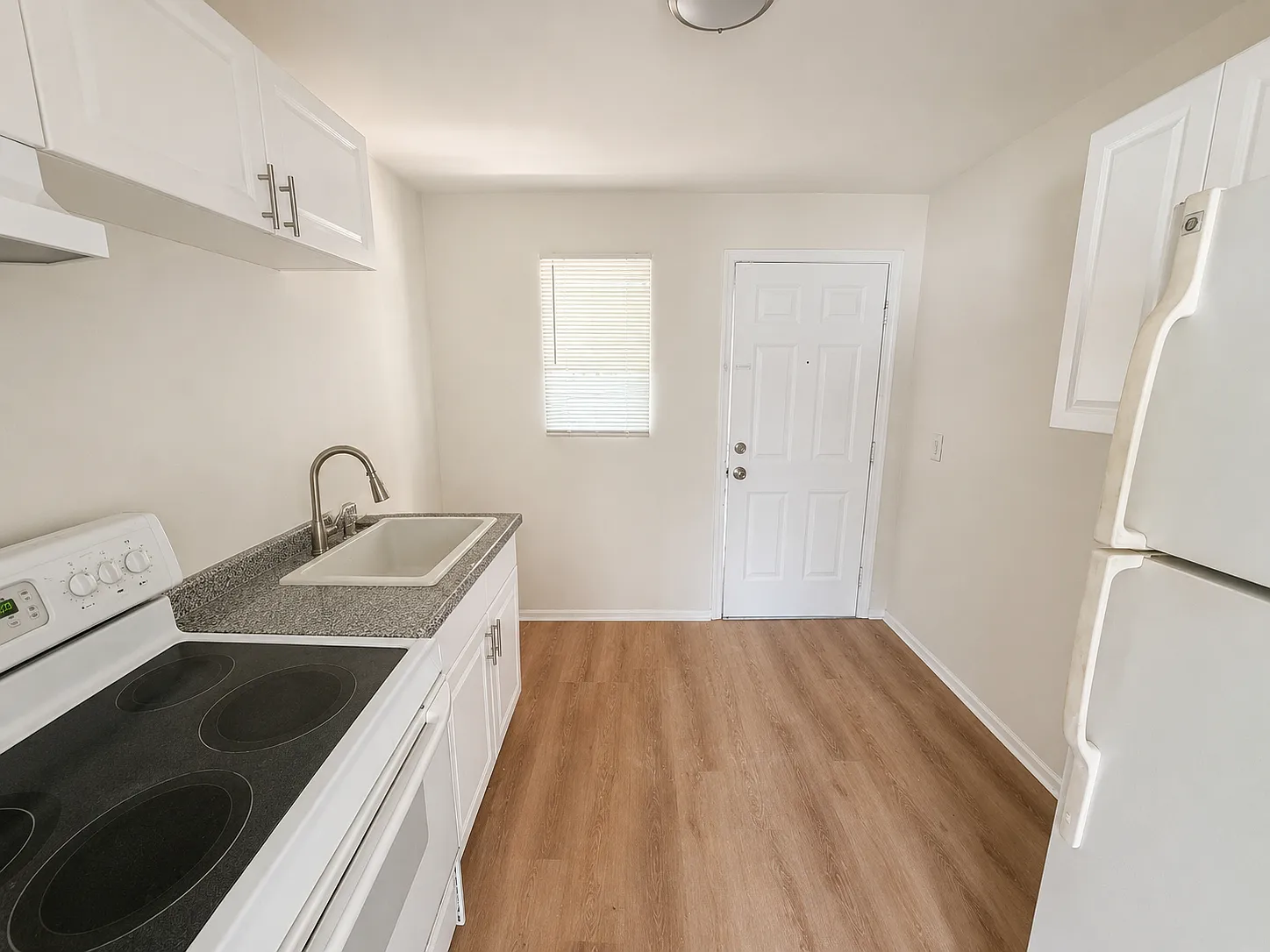 2 bed, 1.0 bath, $1,300 — Photo 3