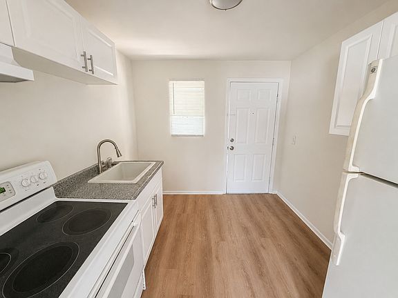 3rd image of 443 Dargan Pl SW APT 4