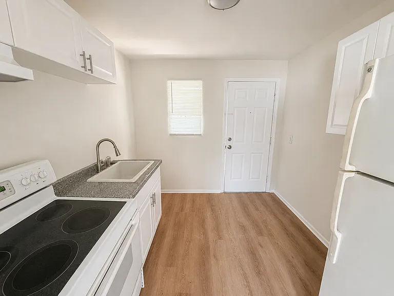 443 Dargan Pl SW — Photo 3