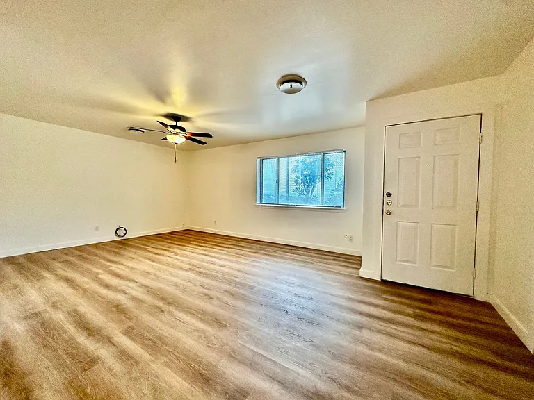 129 Village Dr — Photo 2