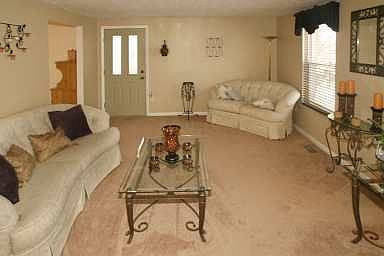 Living Room w/new carpet