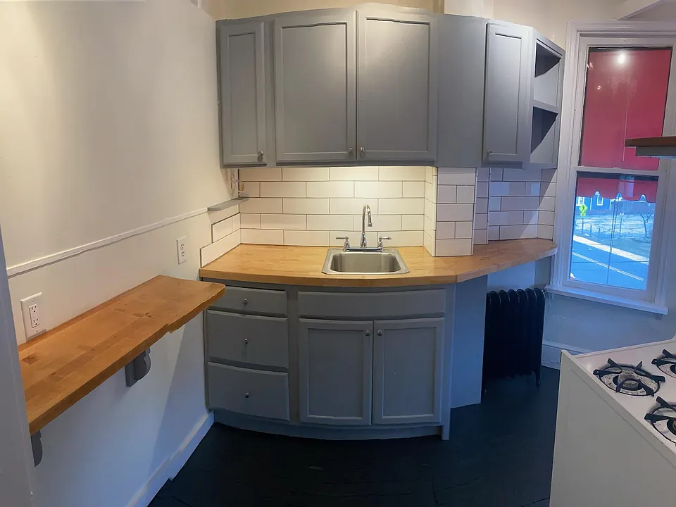 140 W Main St #5