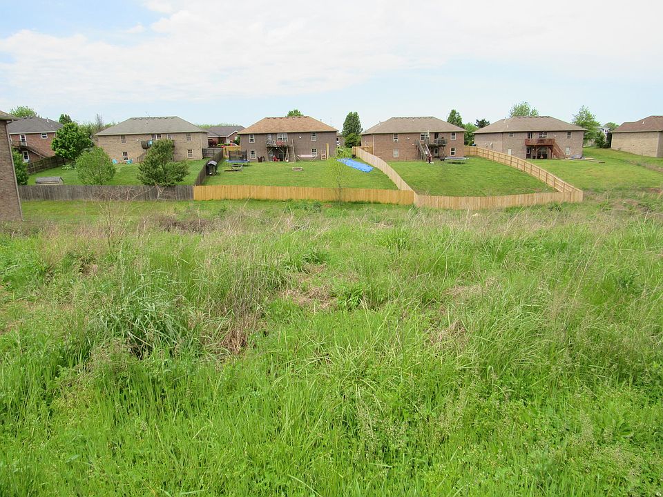 2nd image of 1927 N Brookhollow Dr