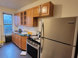 7222 67th St APT 2R, Glendale, NY 11385