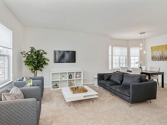 3rd image of 367 W Winchester Dr
