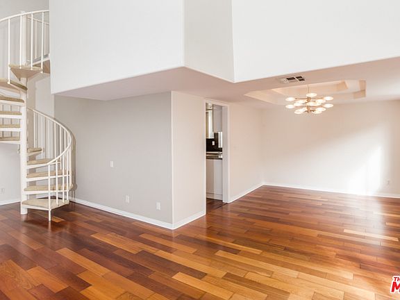 3rd image of 11648 Mayfield Ave APT 302
