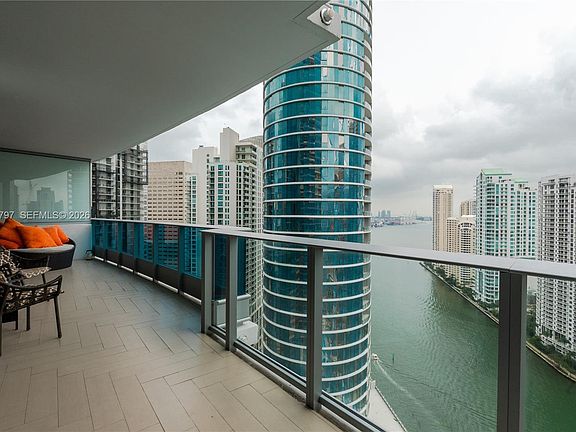 3rd image of 200 Biscayne Boulevard Way APT 3305