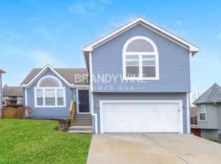 1147 Blue Bird Ln, Liberty, MO 64068