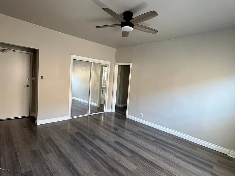 250 N Kenmore Ave #203 — Photo 10