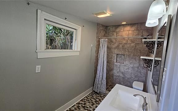 5th image of 6612 Royal St