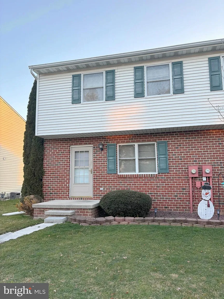 137 Edward St photo 1