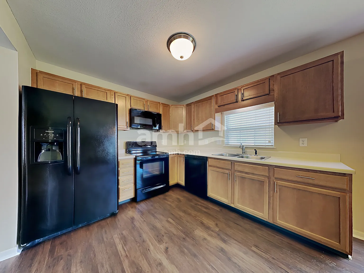 4 bed, 2.5 bath, 1830 sqft, $2,095 — Photo 3