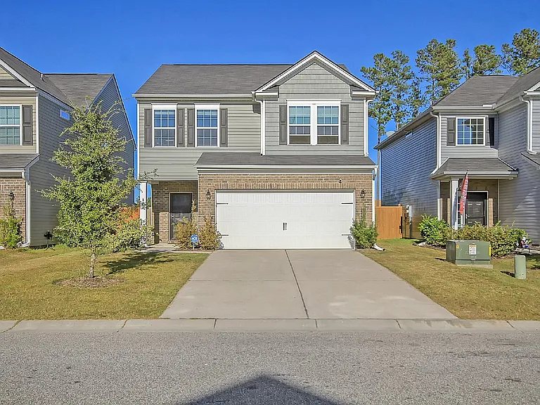 838 Redbud Ln — Photo 2