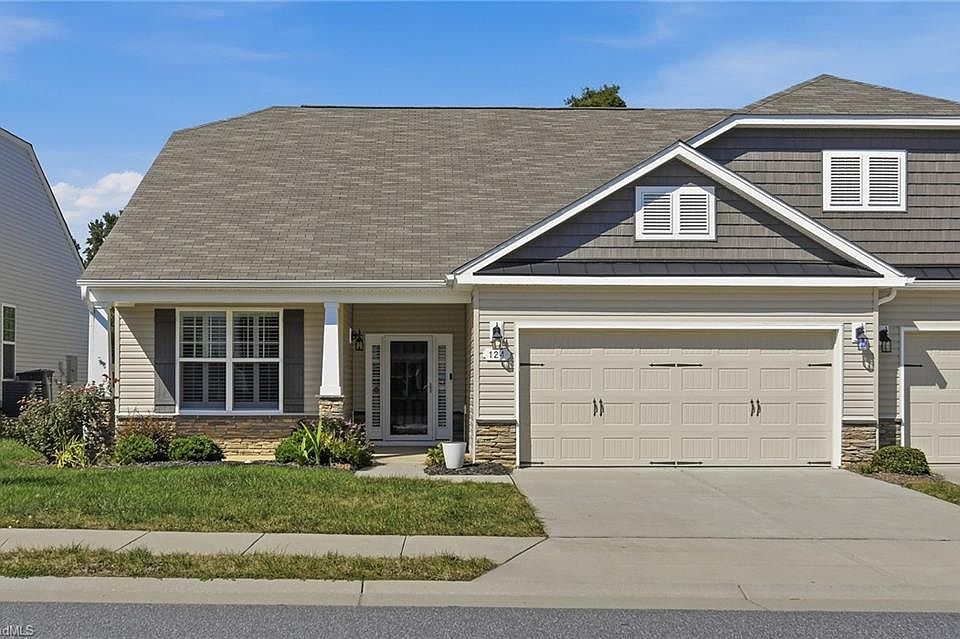 1st image of 124 Oxford Ridge Ct
