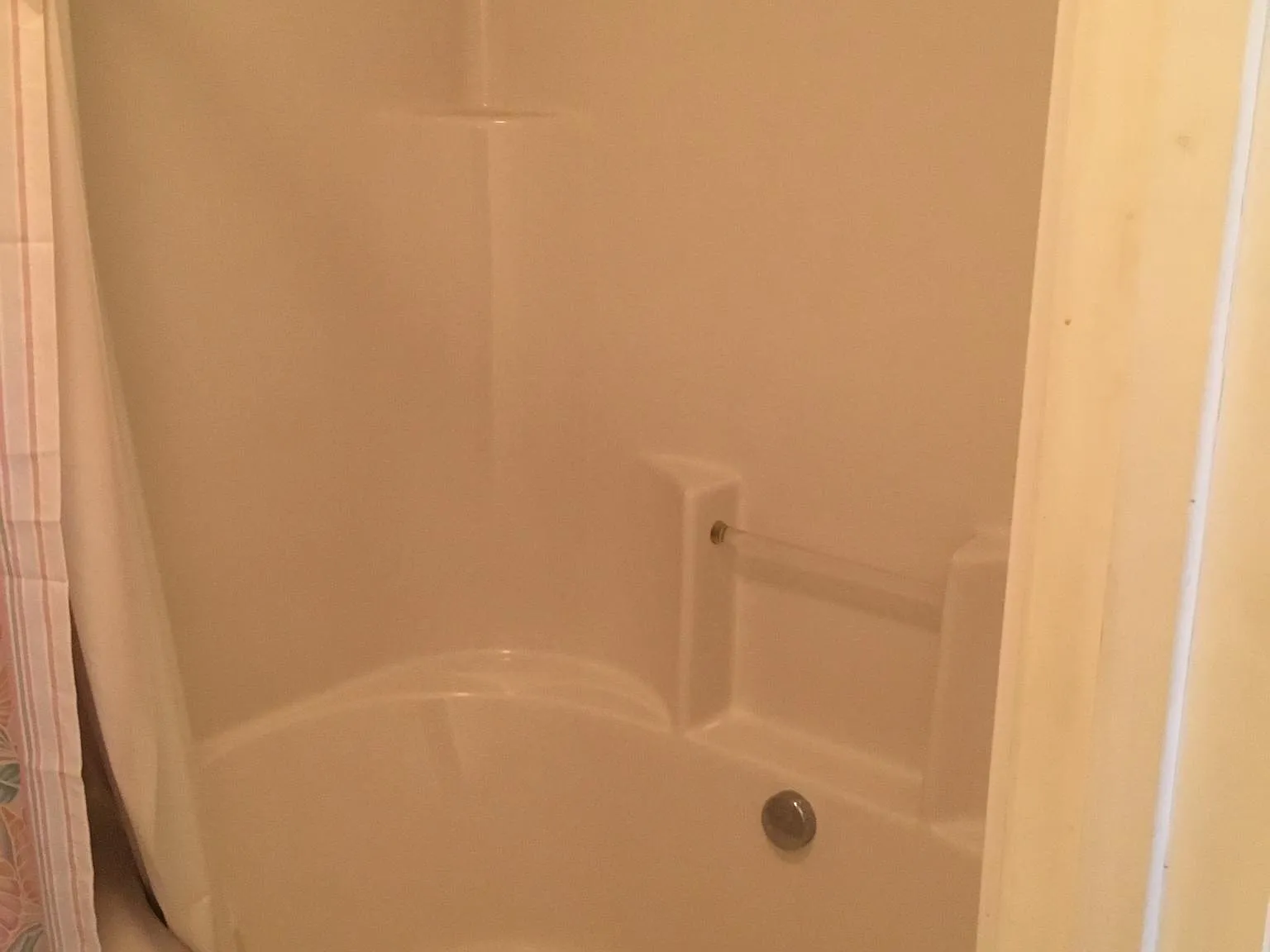 3 bed, 2.5 bath, 2032 sqft, $2,200 — Photo 2
