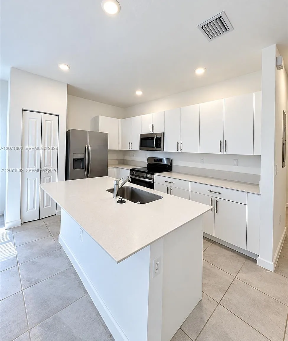 4 bed, 3.0 bath, 1615 sqft, $2,500 — Photo 3