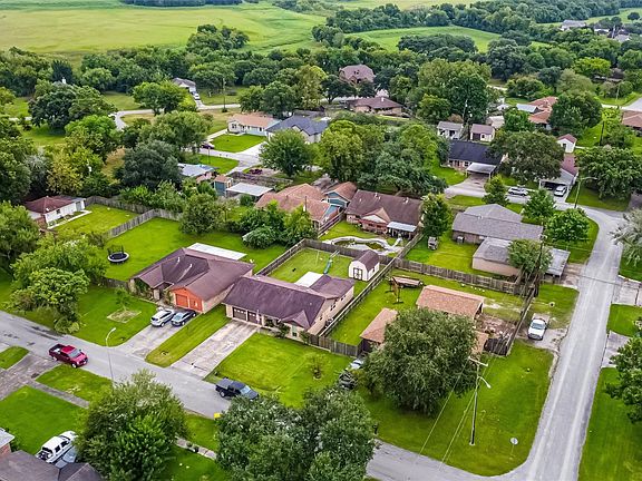 4th image of 3339 Crestgrove Dr