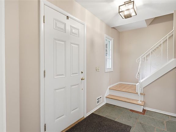 2nd image of 104 Willowbend Dr