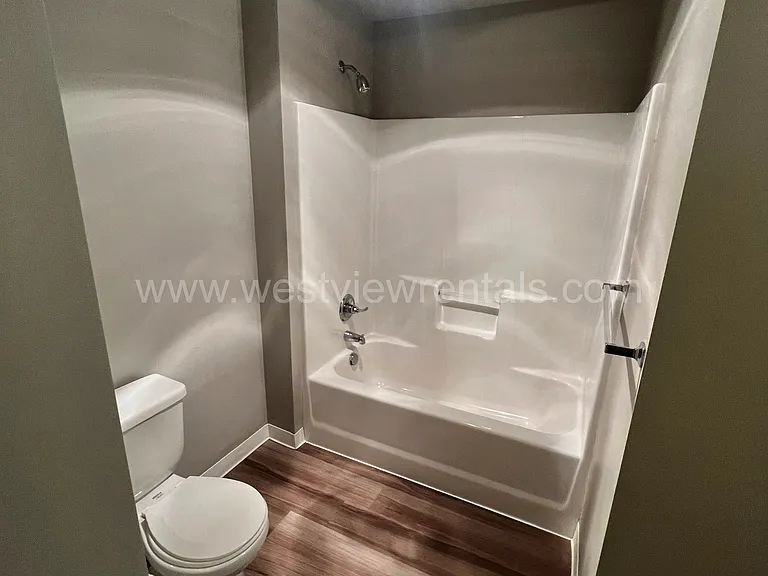 203 E Laurel St — Photo 287