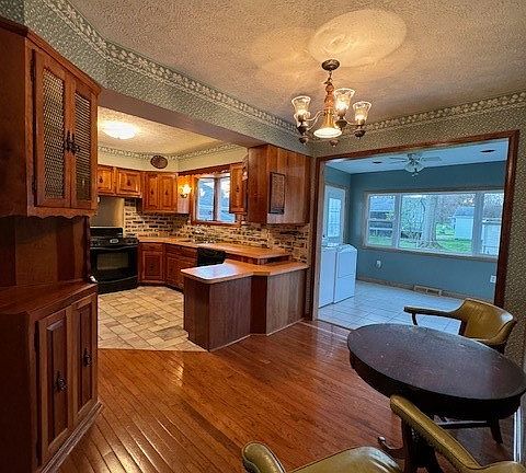 4th image of 5011 Bate St