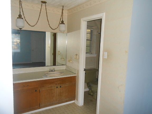 4th image of 105 Sharon Hills Dr
