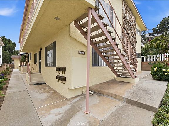3rd image of 565 W 36th St