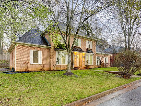 2nd image of 486 Brook Ridge Cres