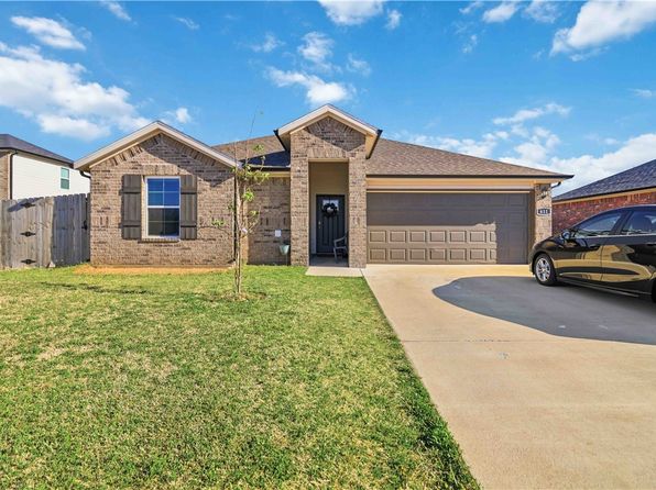 611 W Cattleman Ln