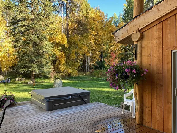 813 Eastman Dr, Bigfork, MT 59911