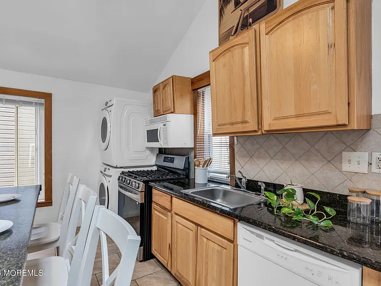 68 Decatur Ave — Photo 23
