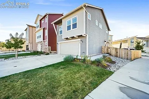 970 Grissom Dr — Photo 3