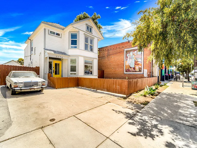 2174 Logan Ave #B — Photo 23