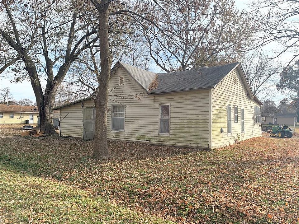 1st image of 205 W Effingham Ave