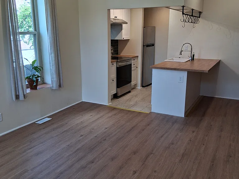 1086 S Newstead Ave #2 — Photo 6