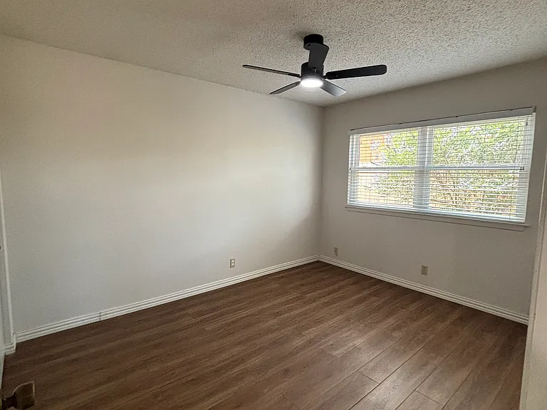 1703 La Casa Dr — Photo 6