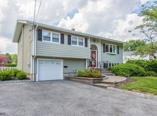 16 Fox Hill Rd, Fairfield, NJ 07004