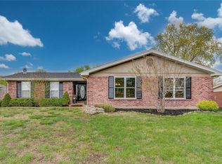 1055 Carole Ln, Ballwin, MO 63021
