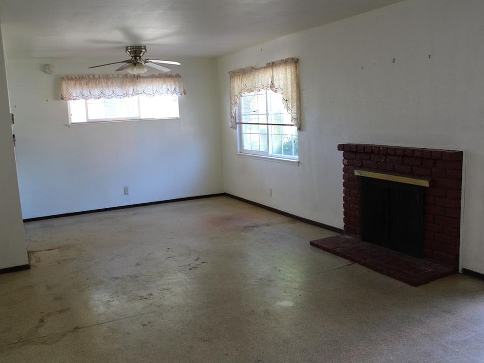 2nd image of 560 Arnold Dr