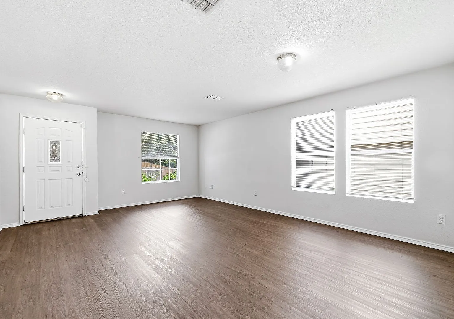 Beautifully Updated Two-Story Home in Monticello Ranch — Photo 2