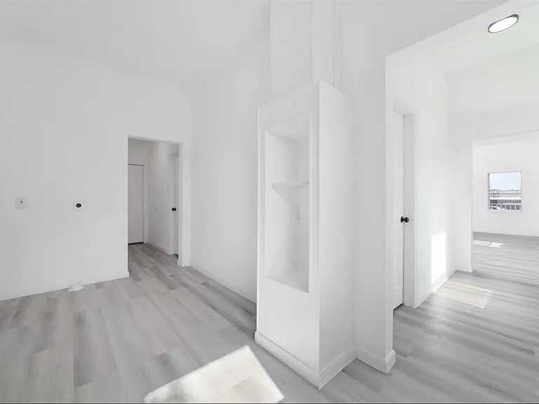 2714 Avenue L — Photo 12